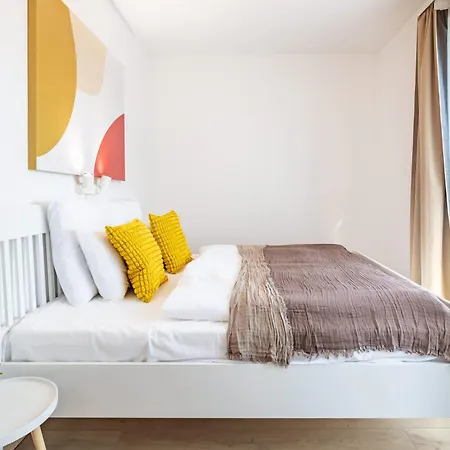- Balcony - Cozy - Easy Apartment *