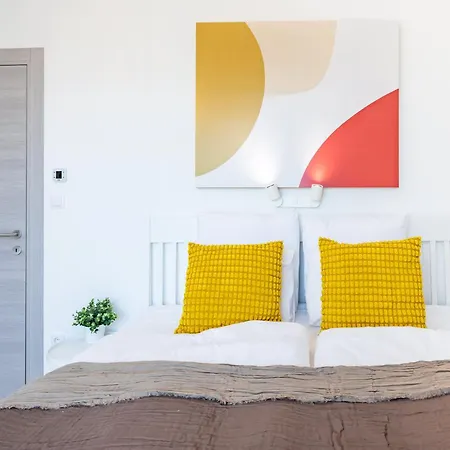 - Balcony - Cozy - Easy *